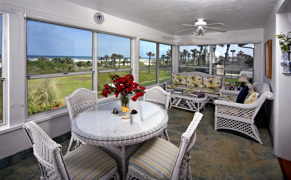 Beachfront Bed & Breakfast 20/46