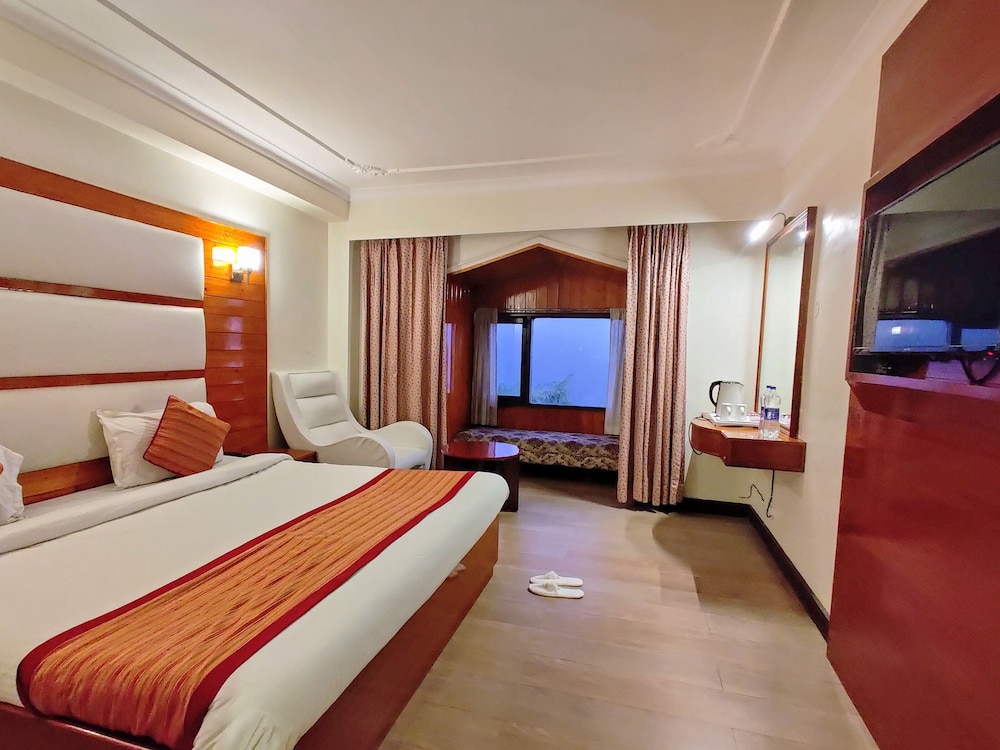 SUPERIOR, KING BED, VALLEY VIEW