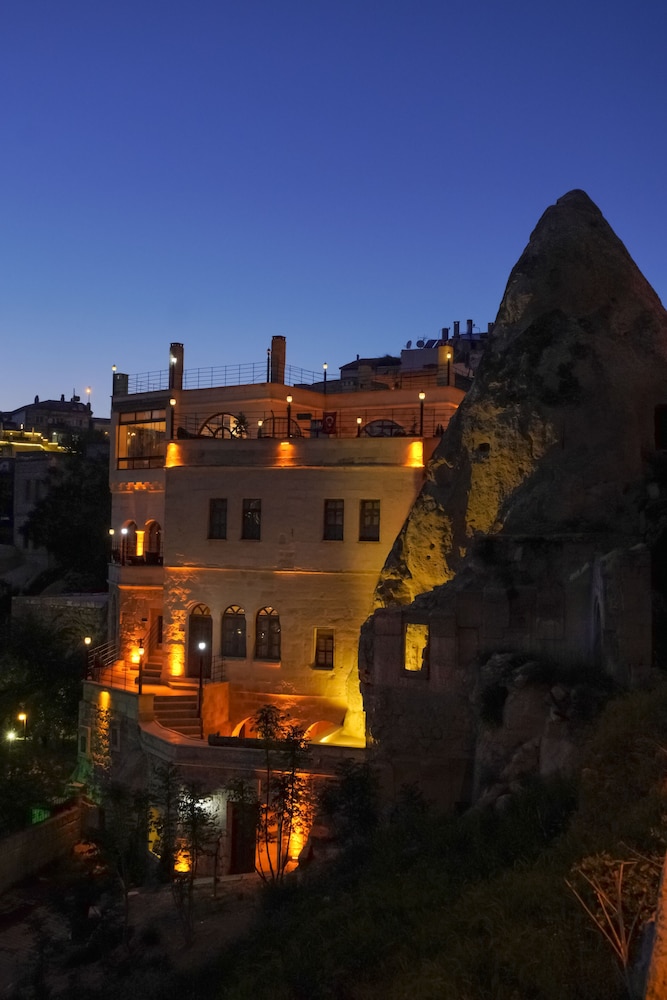 Serenus Cave Suites 2/50