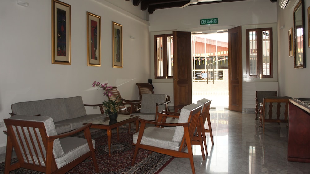 Heeren Straits Hotel 56/75