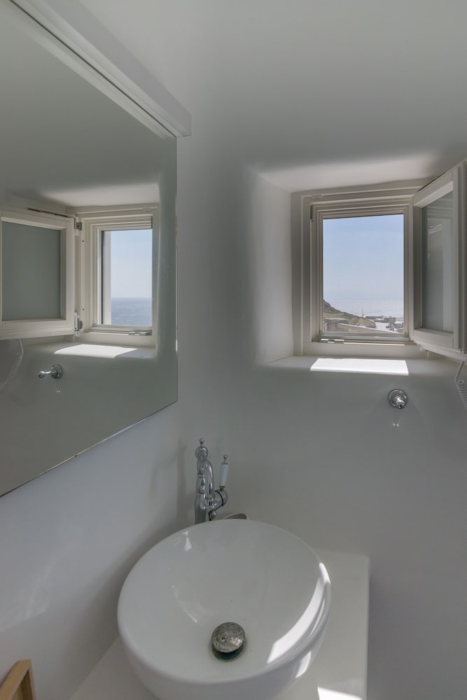 Eden View Suites & Villas 68/72