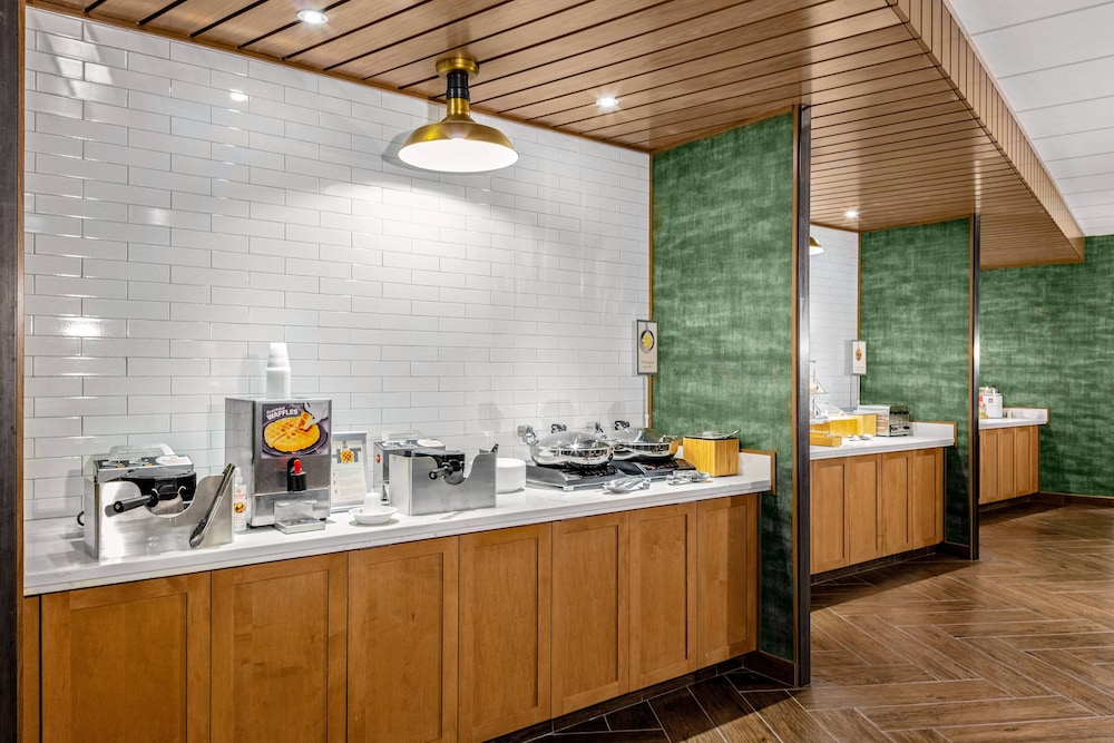 Fairfield Inn Suites Queensbury Glens Falls Lake George Area 30/30