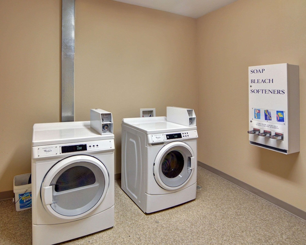 Quality Suites Near Cedar Creek Lake Mabank, TX 15/42