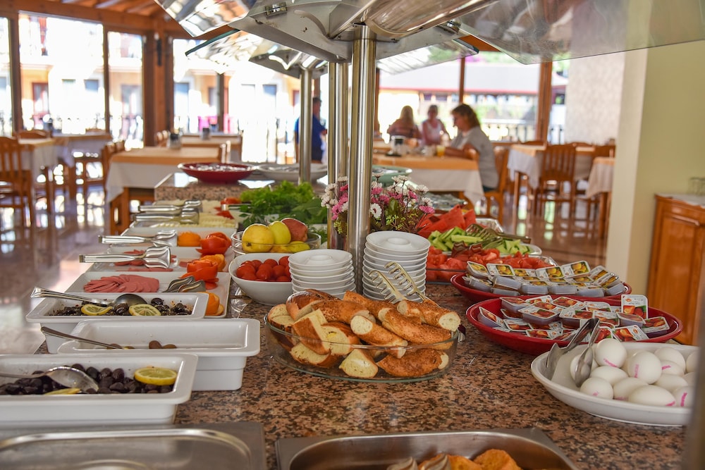 Belcehan Beach Hotel 17/34