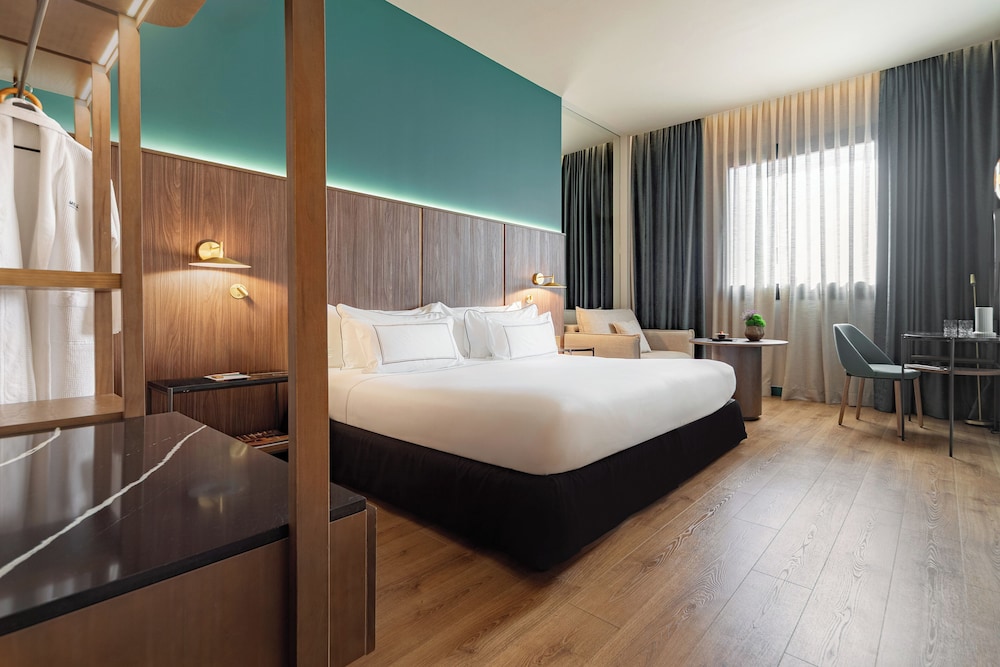 THE LEVEL, BUSINESS, SUITE, LOUNGE ACCESS