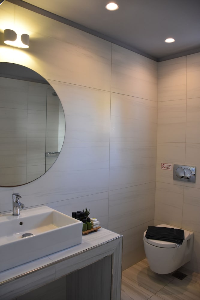 DE NAXIA SUITES 55/57