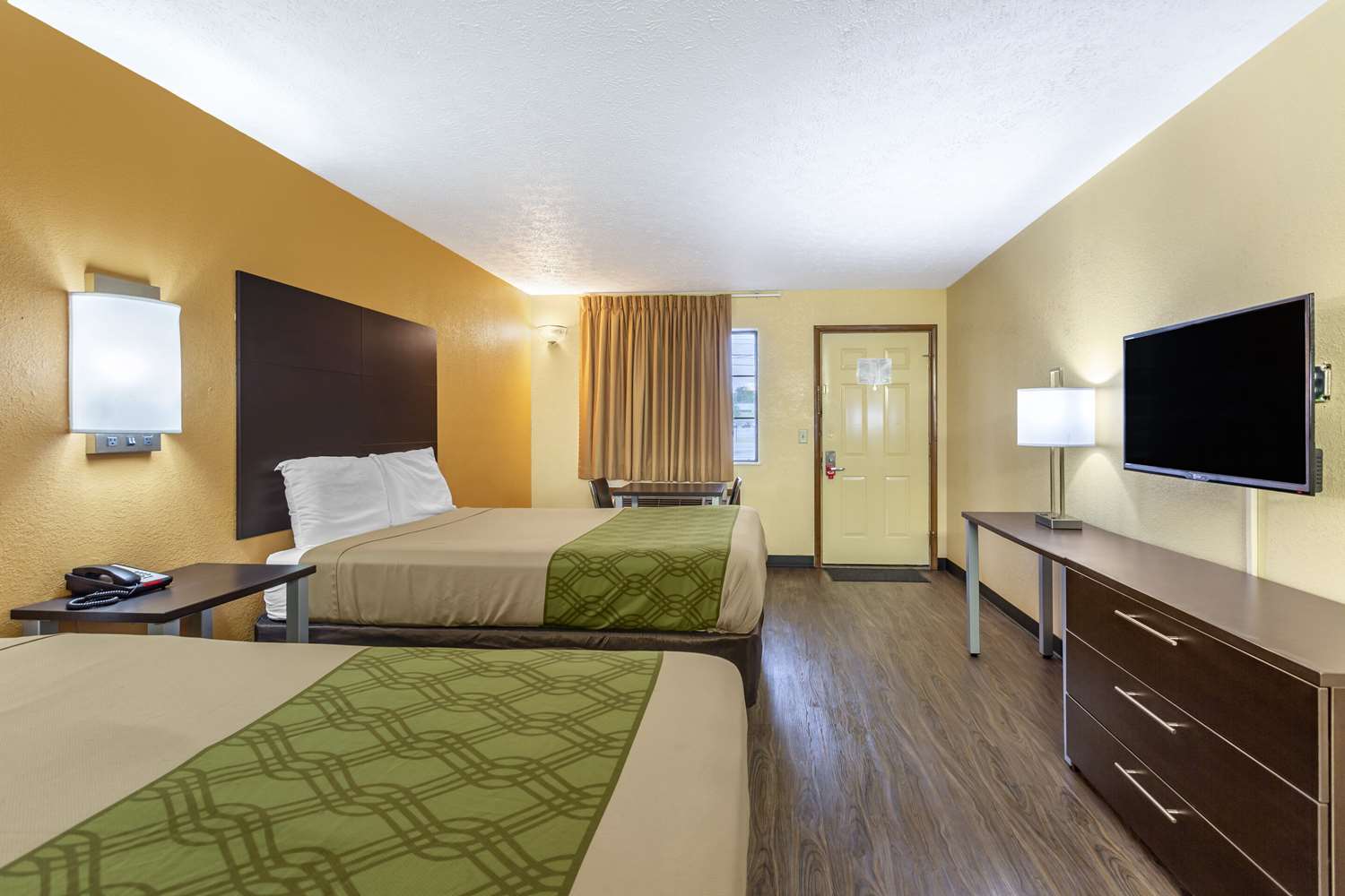 غرفة بسريرين كوين، Econo Lodge North Nashville TN 2/5