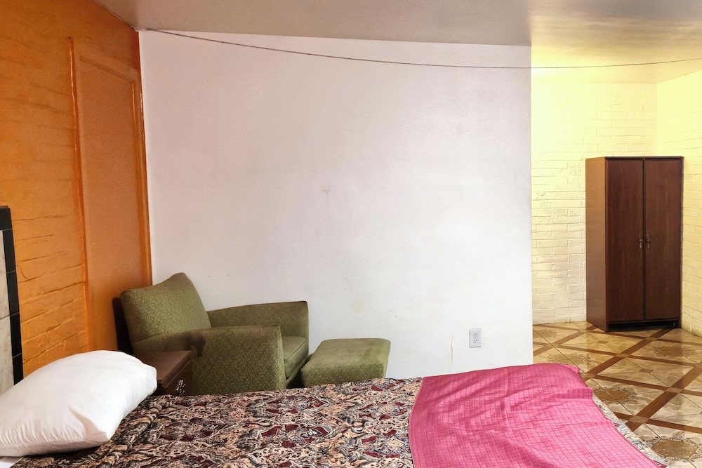 Way Side Inn by Hotel O Dallas near Fair Park Downtown 22/30