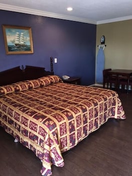 Hyde Park Motel 17/36