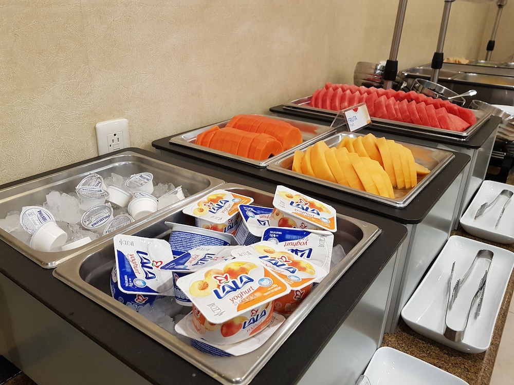 Holiday Inn Express Saltillo Zona Aeropuerto 33/40