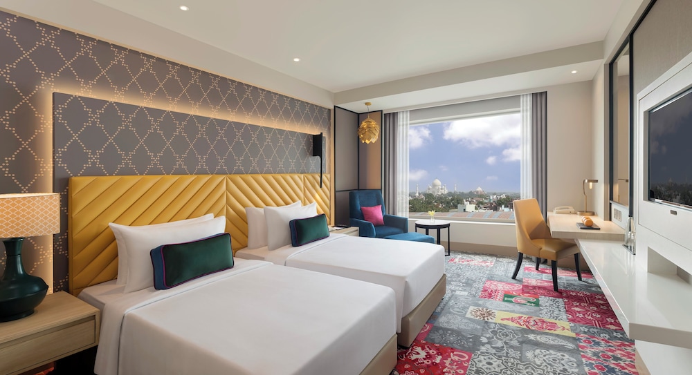 DELUXE, TWIN BEDS