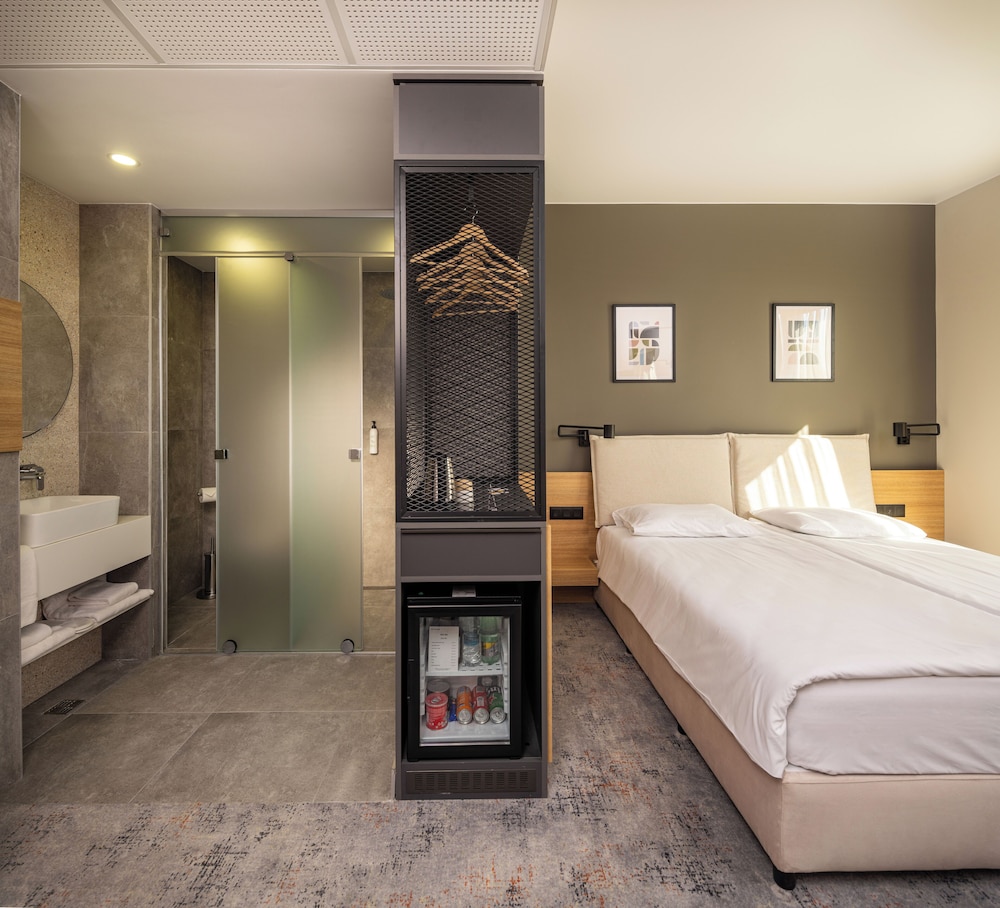 B1 Downtown Hotel 36/54