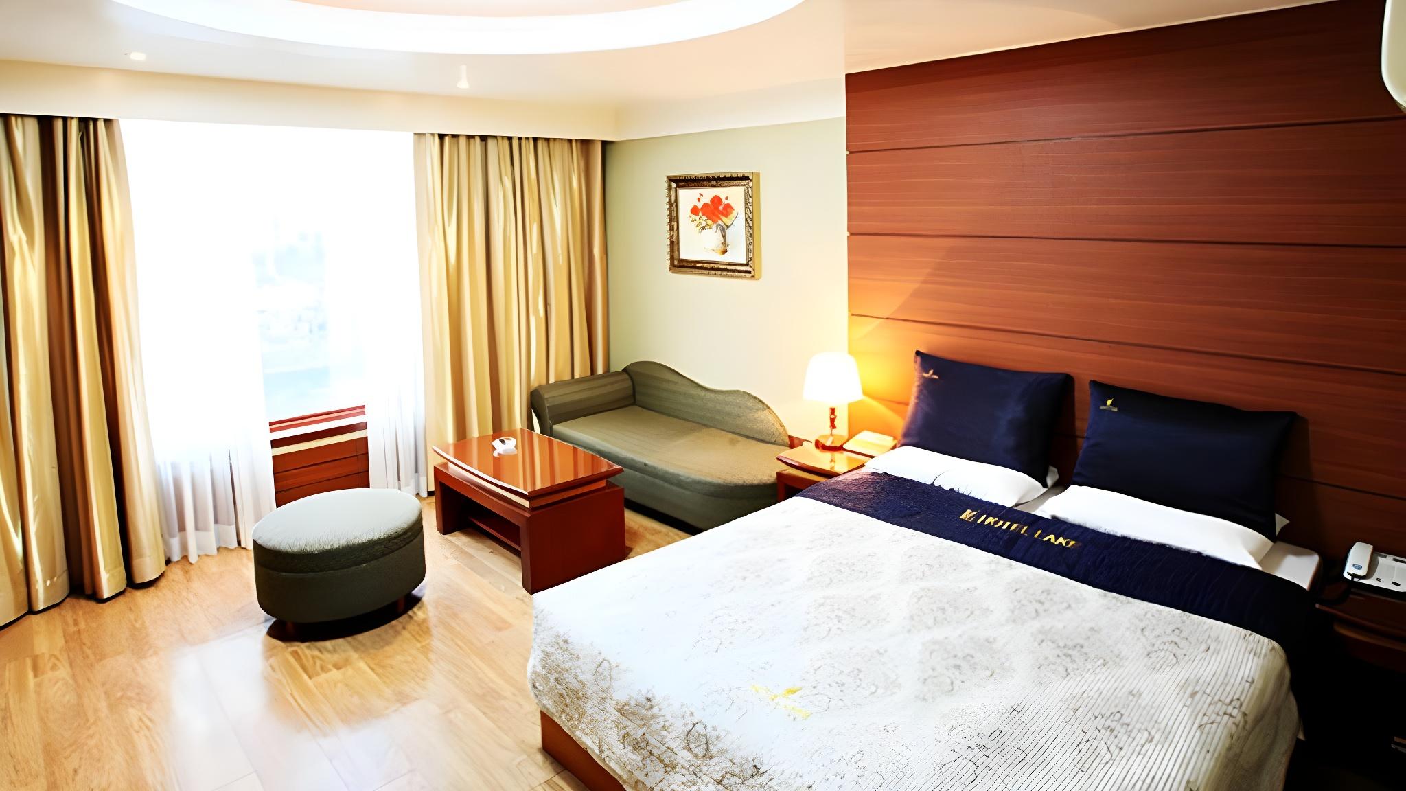 ROOM, DOUBLE BED, WITH VIEW, LOW FLOOR