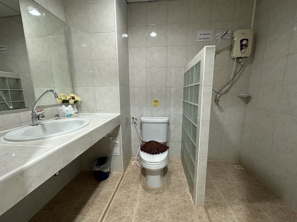 Kata Place Hotel 48/50
