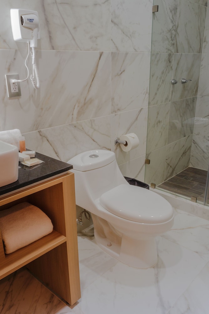 Hotel Kavia Monterrey 49/50