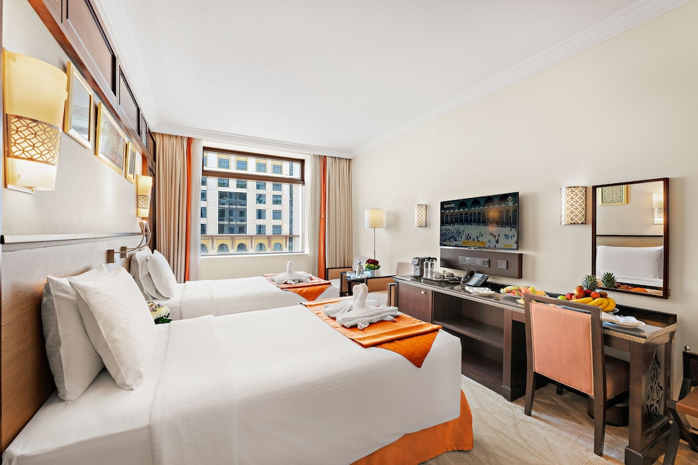 CLASSIC, TWIN BEDS, CITY VIEW