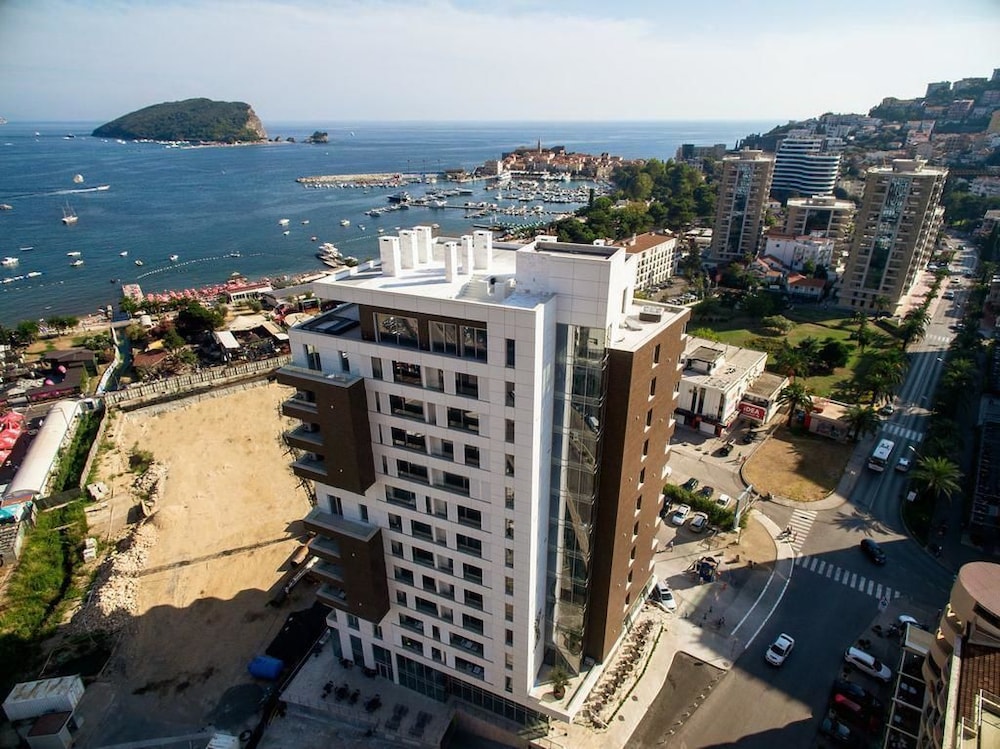 Wow Hotel 1/50