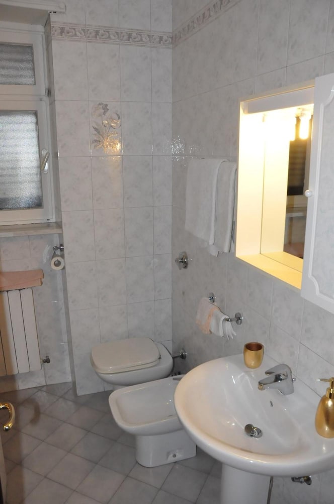 Hotel Vittoriano 36/40
