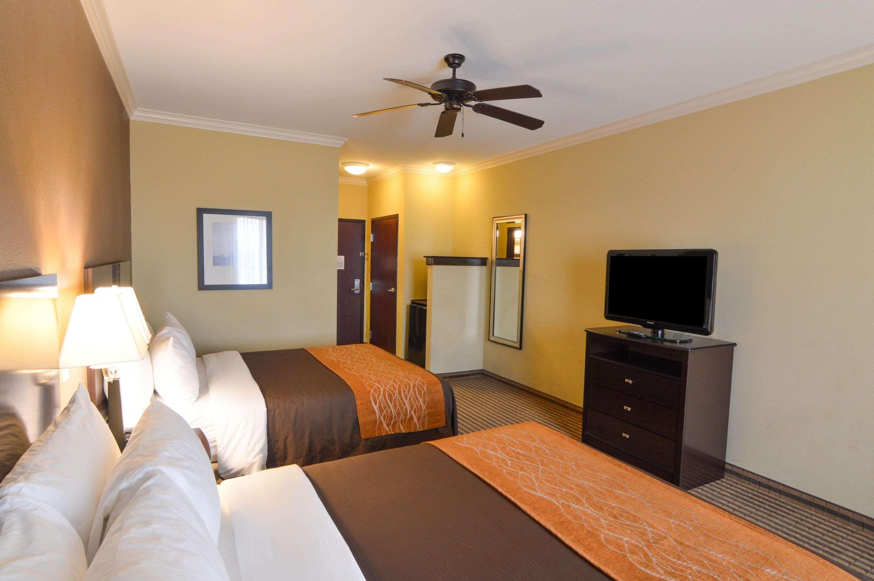 Room, 2 Queen Beds, Comfort Inn and Suites Fort Worth Fossil Creek 4/5