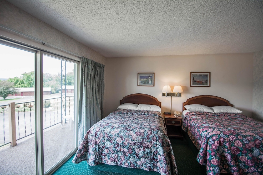 Econo Lodge Hornell 8/41