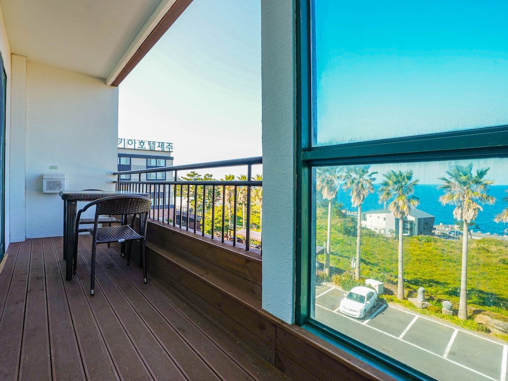 Sea Cliff Hotel Jeju 33/69