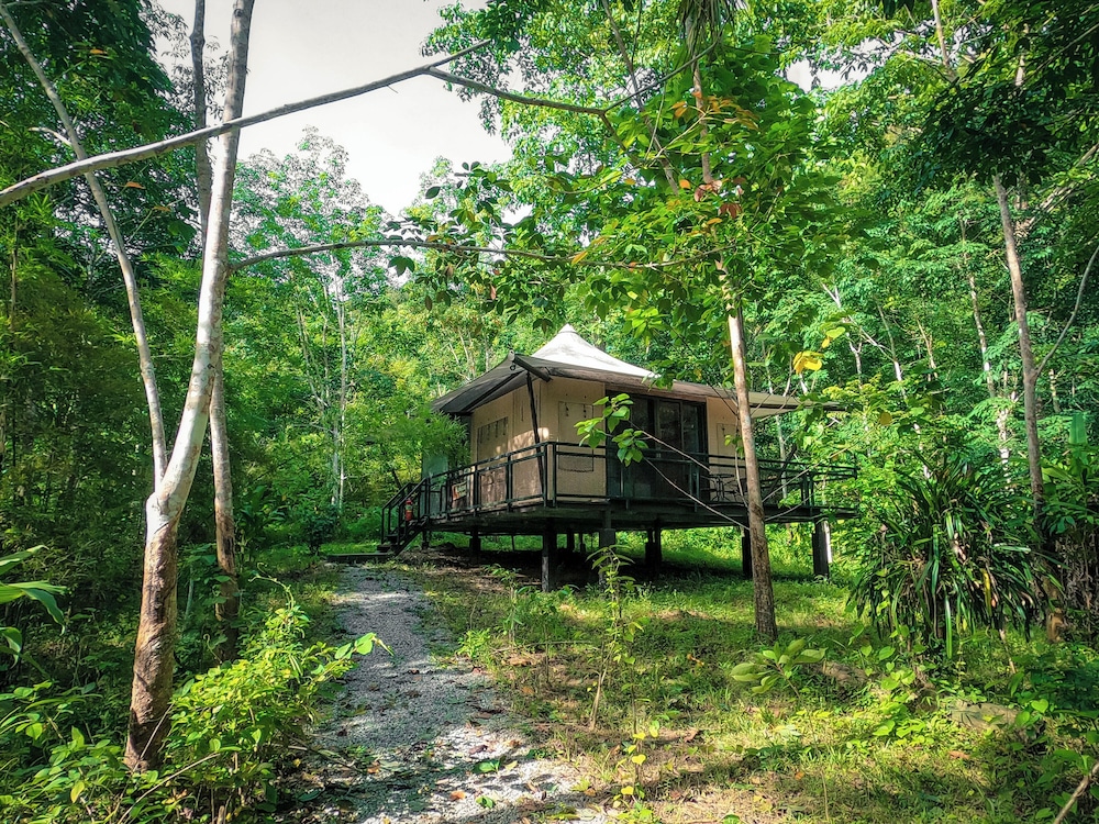 Anurak Community Lodge 44/52