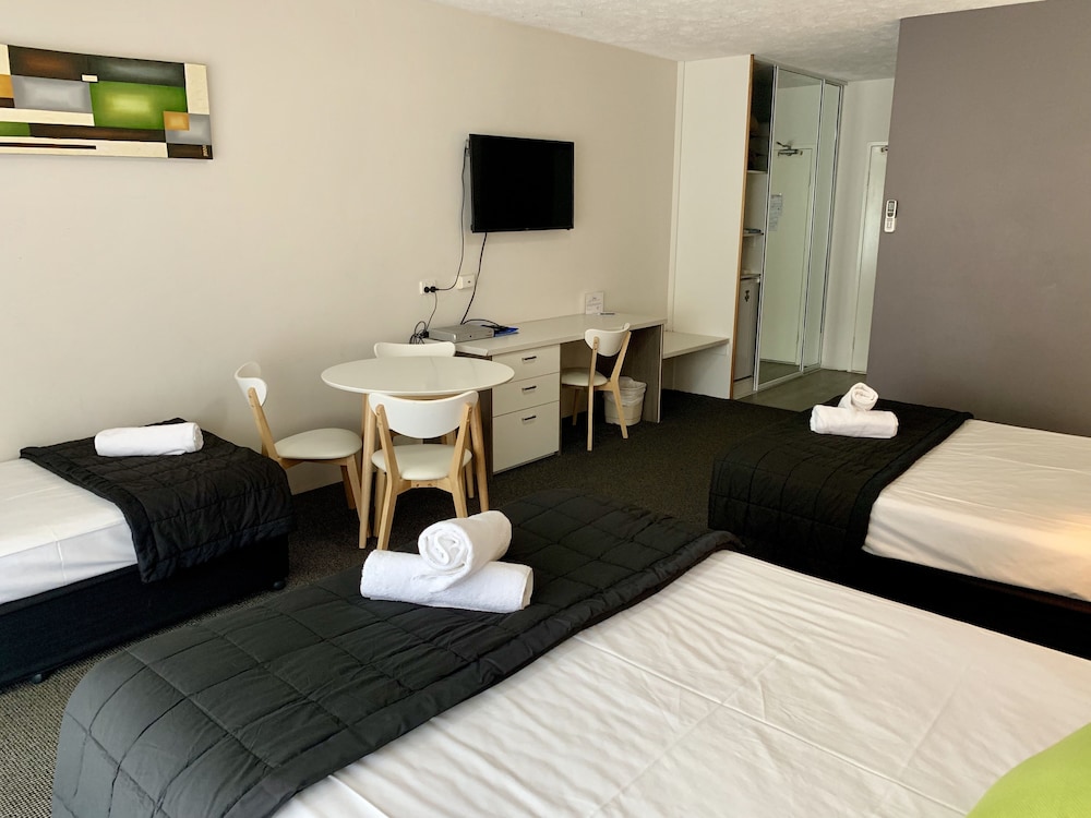 Outrigger Resort 30/76