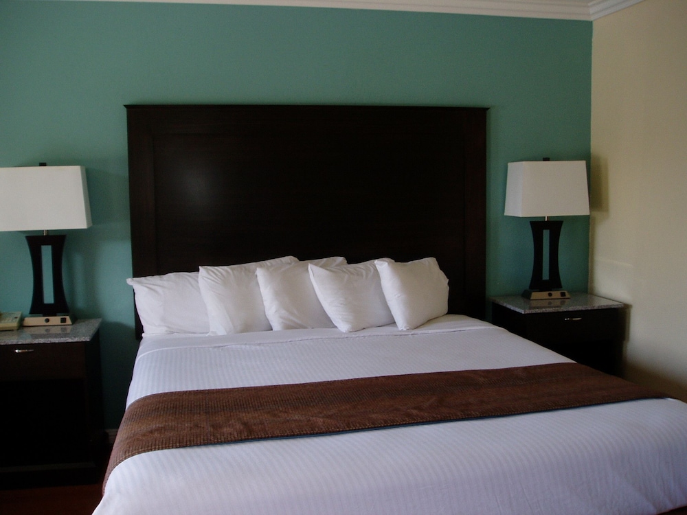 Rockview Inn And Suites 29/54