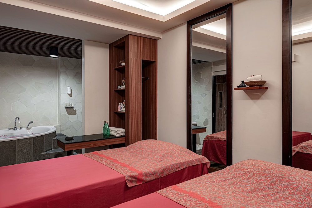 Whiz Luxe Hotel Spazio Surabaya 11/29