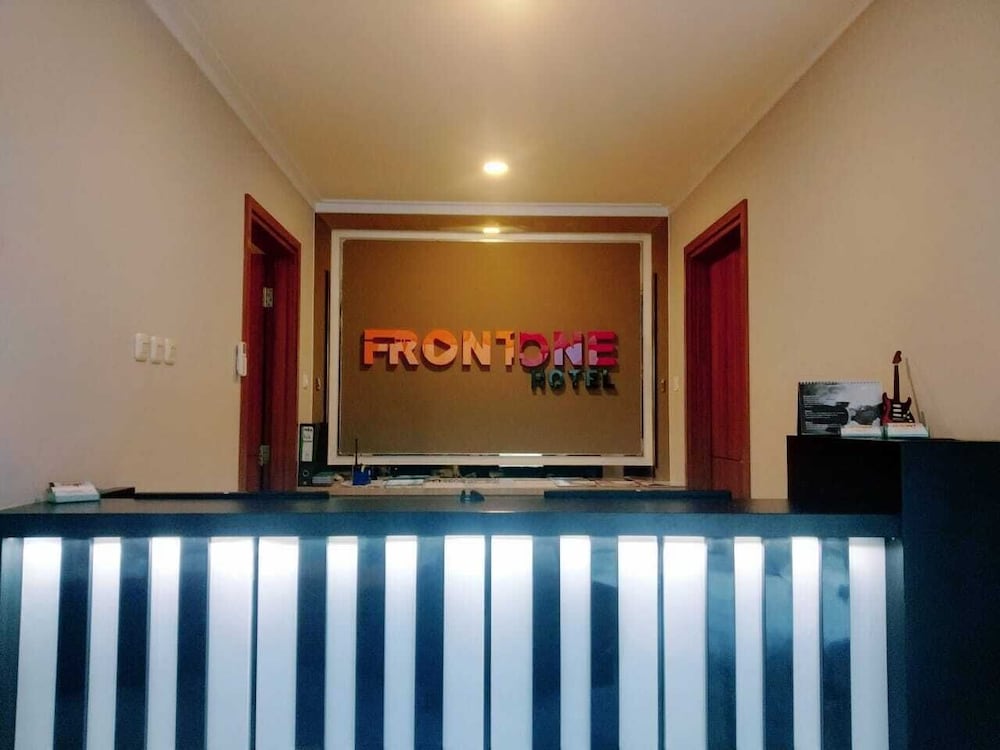 Front One Hotel Tulungagung 4/25