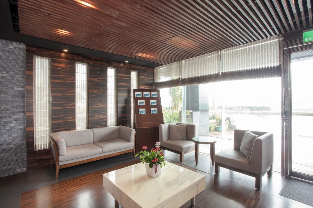 See S Revert Hotel 40/53