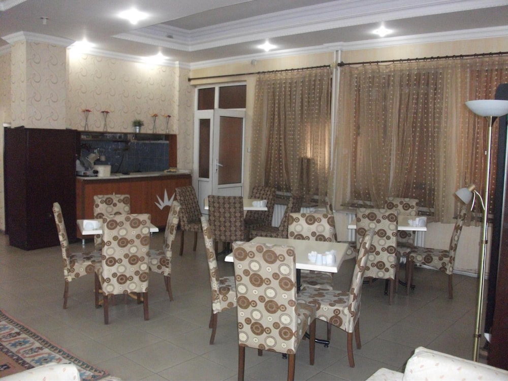 Tac Hotel 35/50
