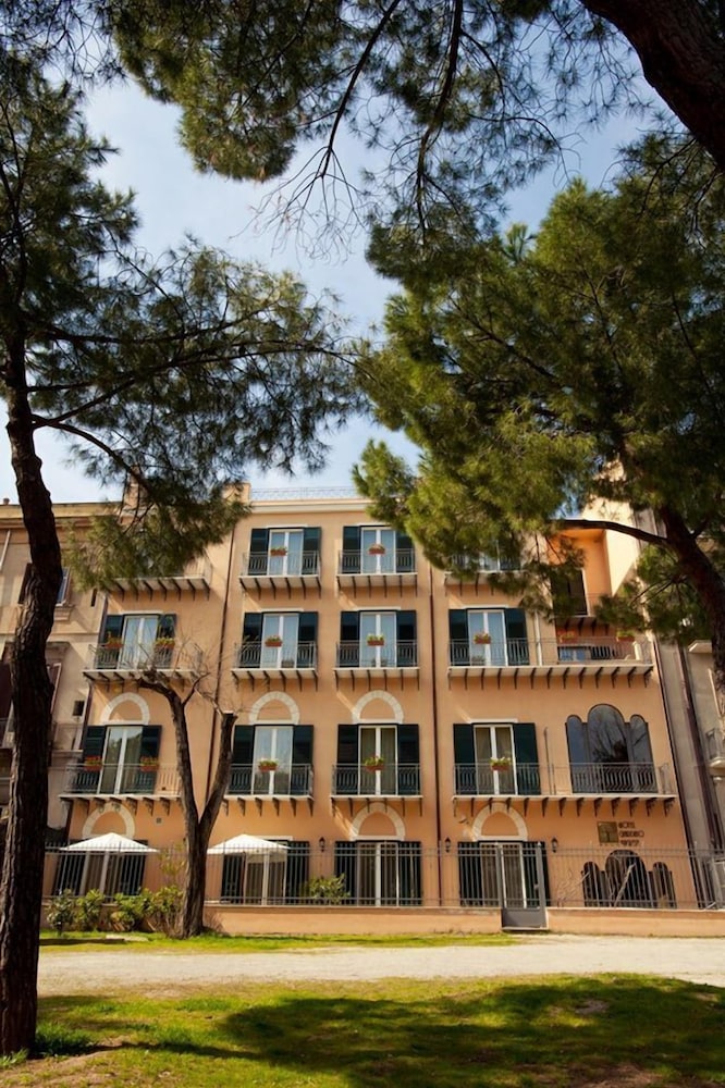 Hotel Giardino Inglese 3/44