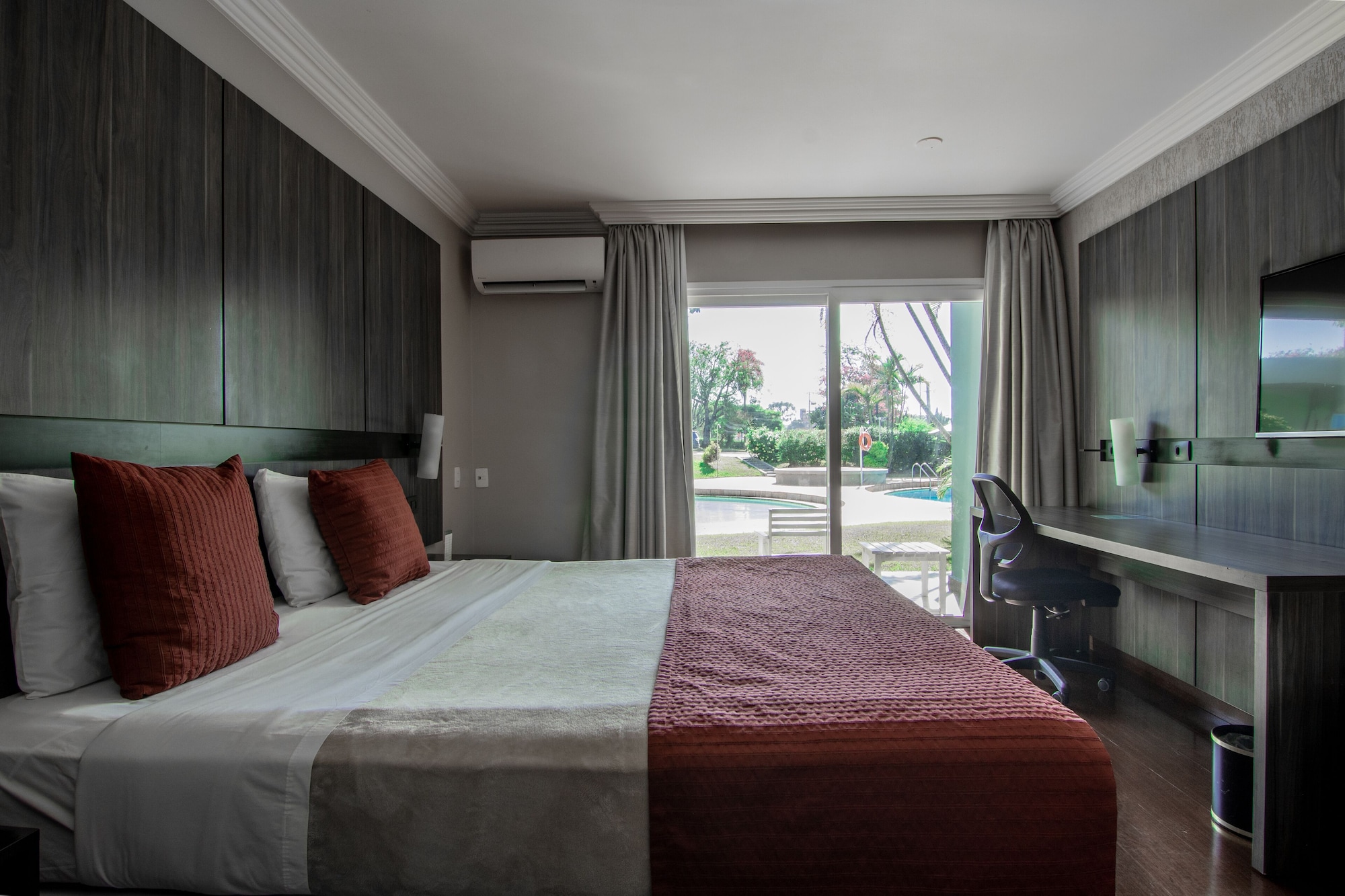 Room at Hotel Deville Express Cascavel, CASCAVEL