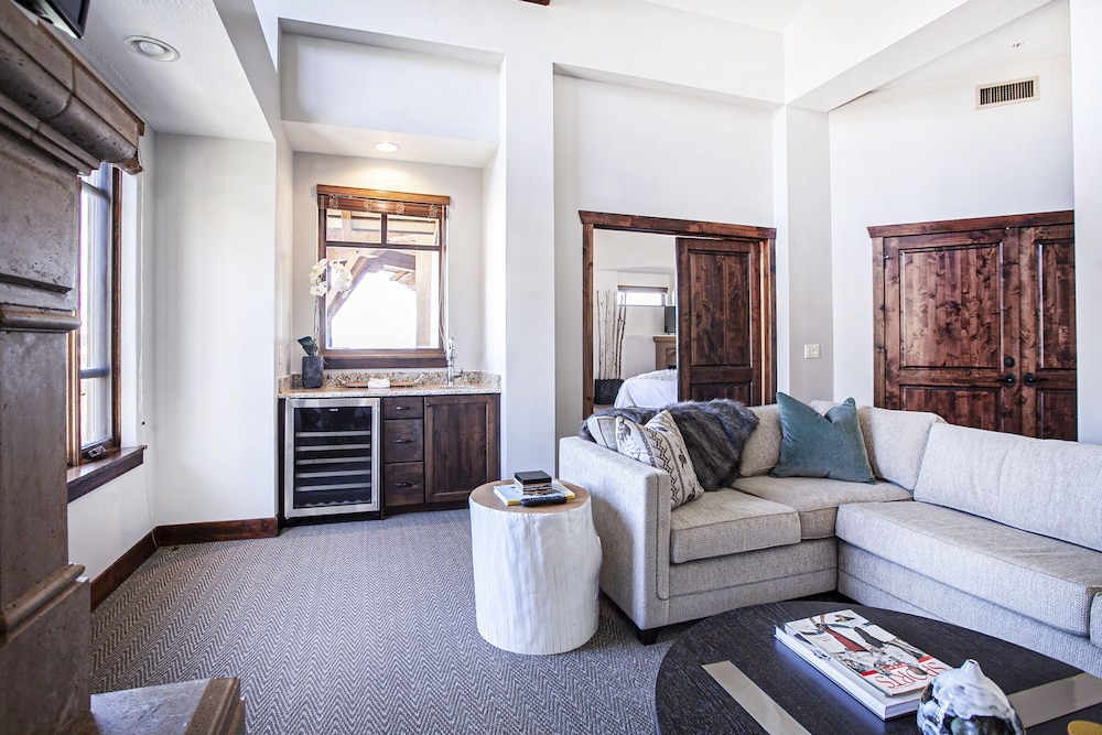 Hyatt at the Canyons by Park City Vacations 57/85