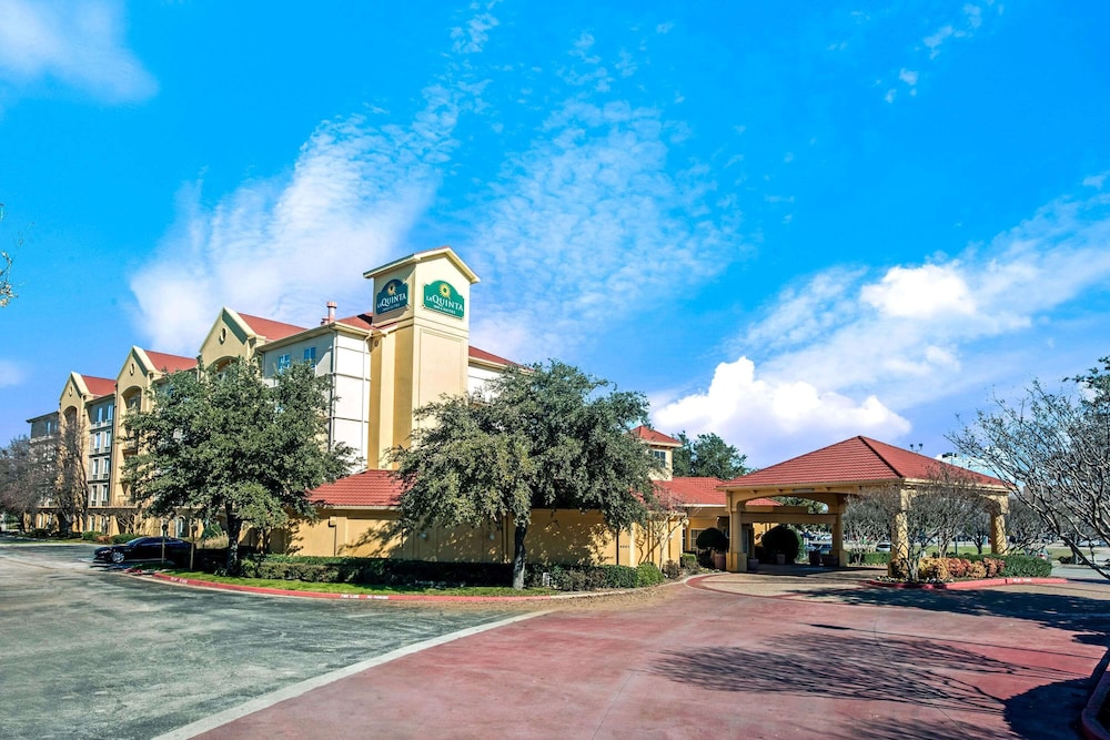 La Quinta Inn & Suites by Wyndham Dallas Arlington South 5/66