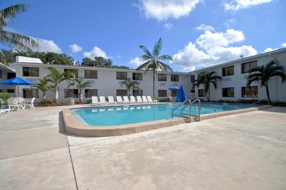 Motel6 Fort Lauderdale, FL 40/44