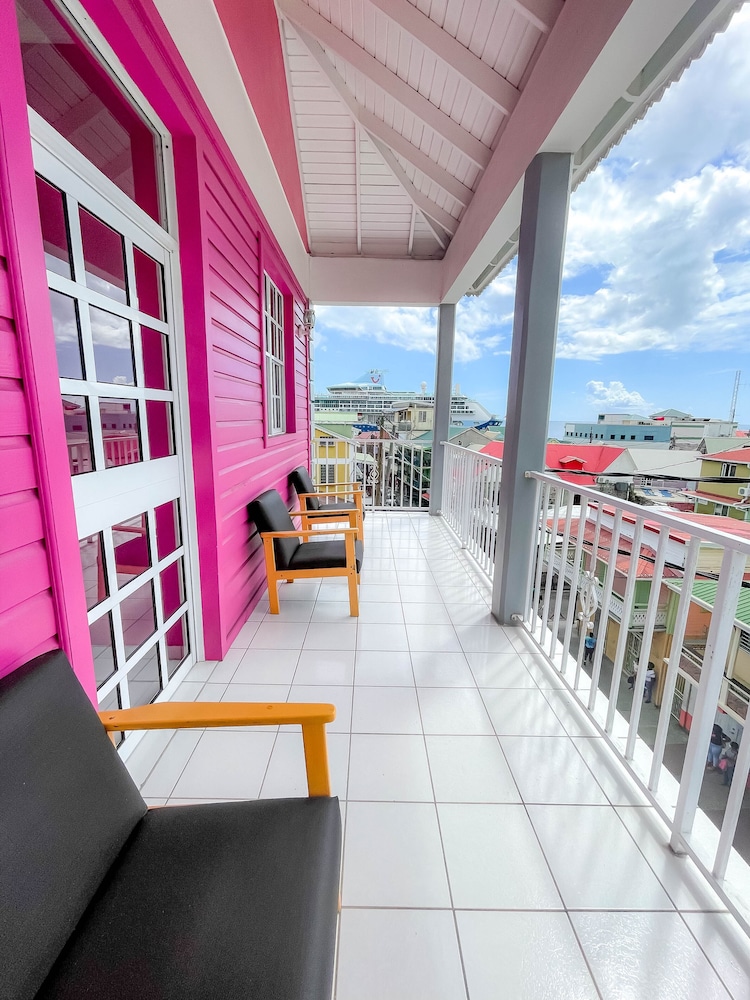 La Flamboyant Hotel 30/50