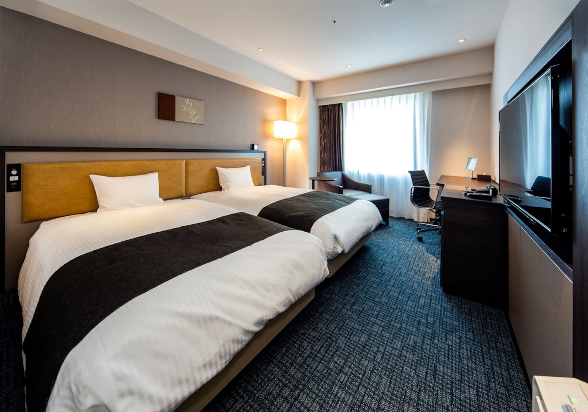 MODERATE, TWIN BEDS, EXTERIOR ENTRANCE