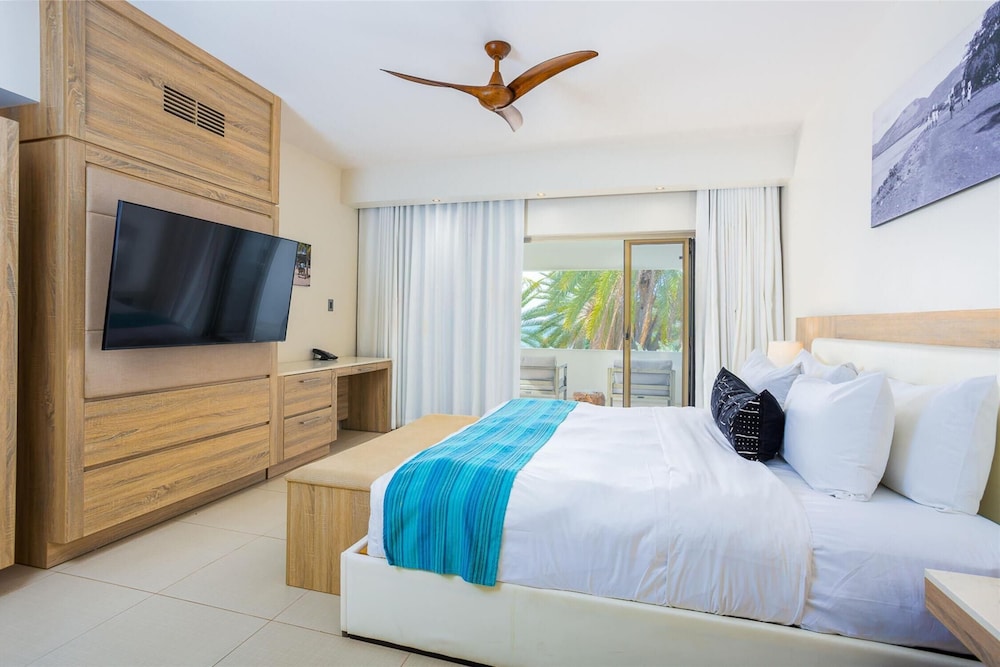 2 BEDROOMS, SUITE, OCEAN FRONT, KITCHEN