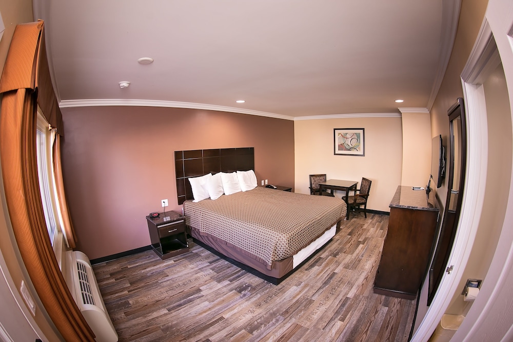 Rodeway Inn & Suites Bellflower 10/33