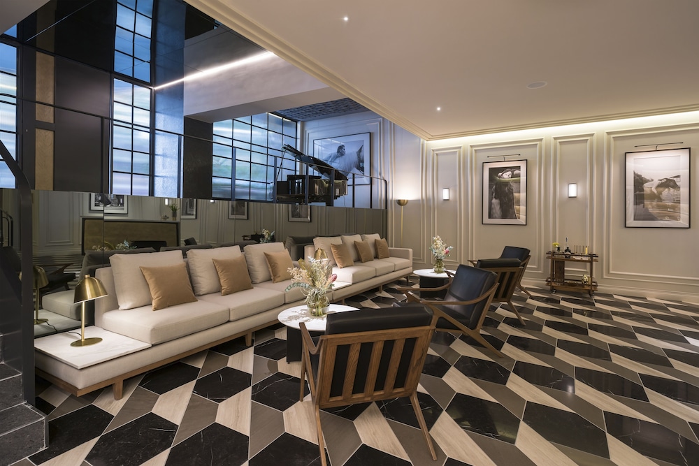 THE AMSTERDAM LUXURY PLUS BY VIADORA 18/44