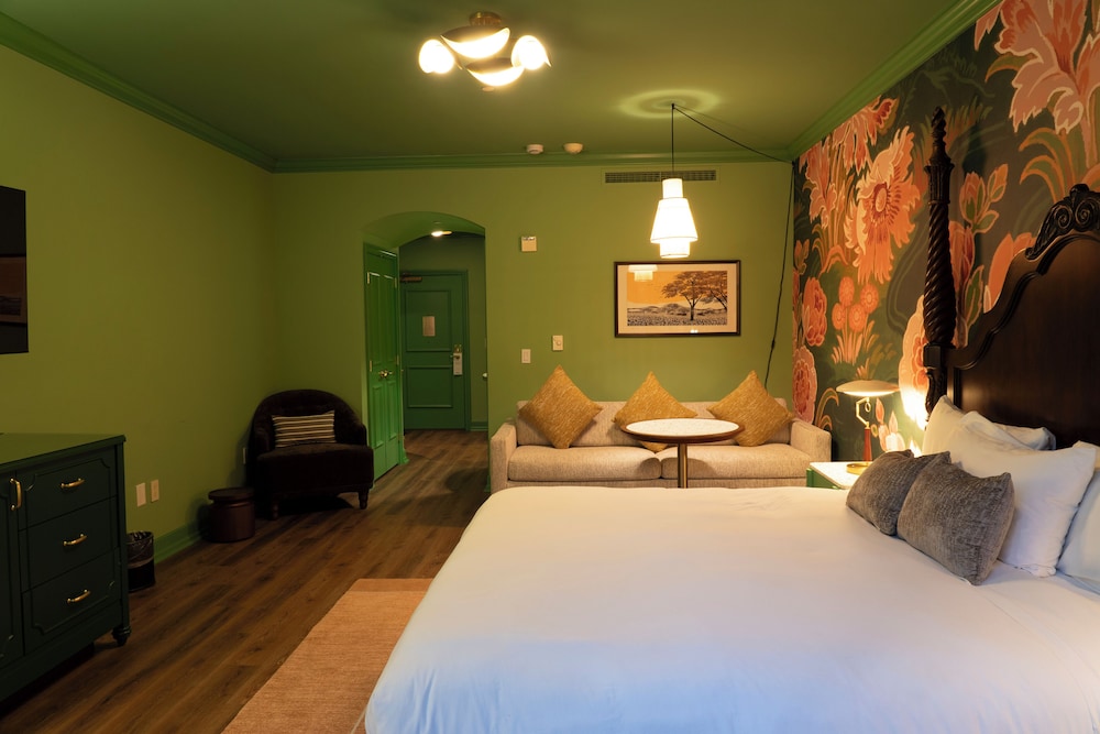 Premier, King Bed, Patio, Courtyard Area