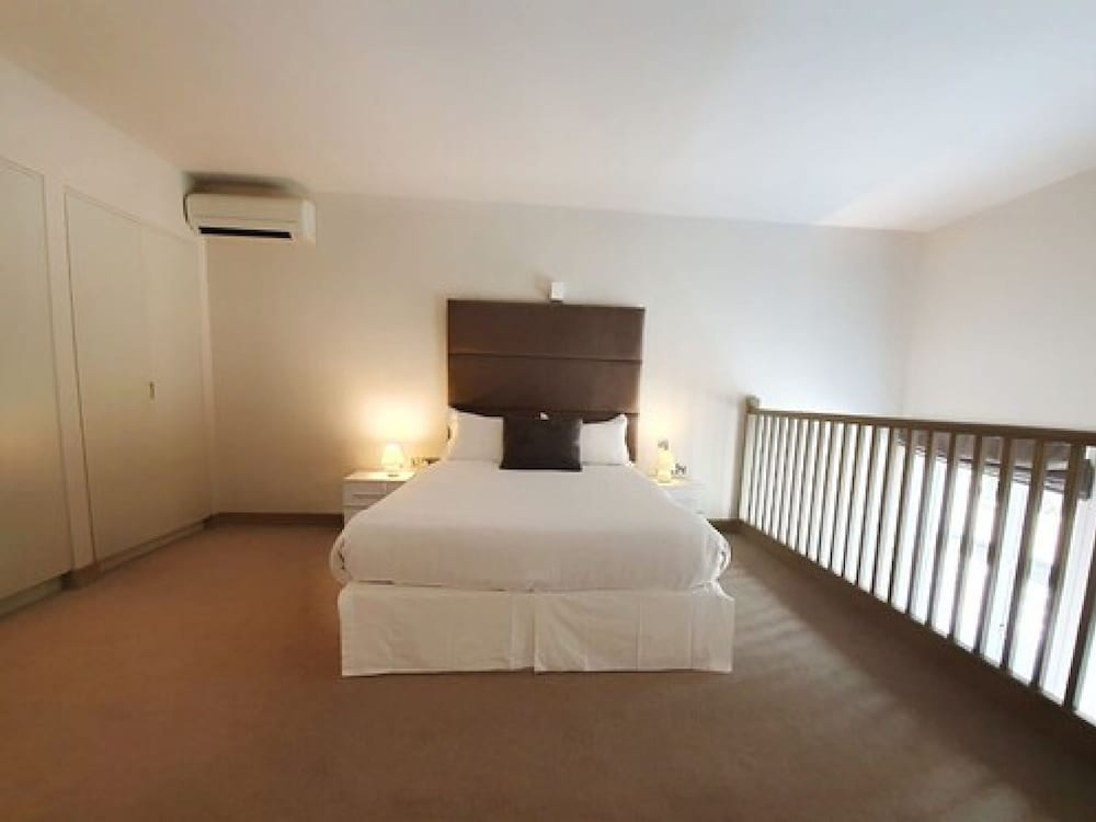 Arch Hotel 23/48