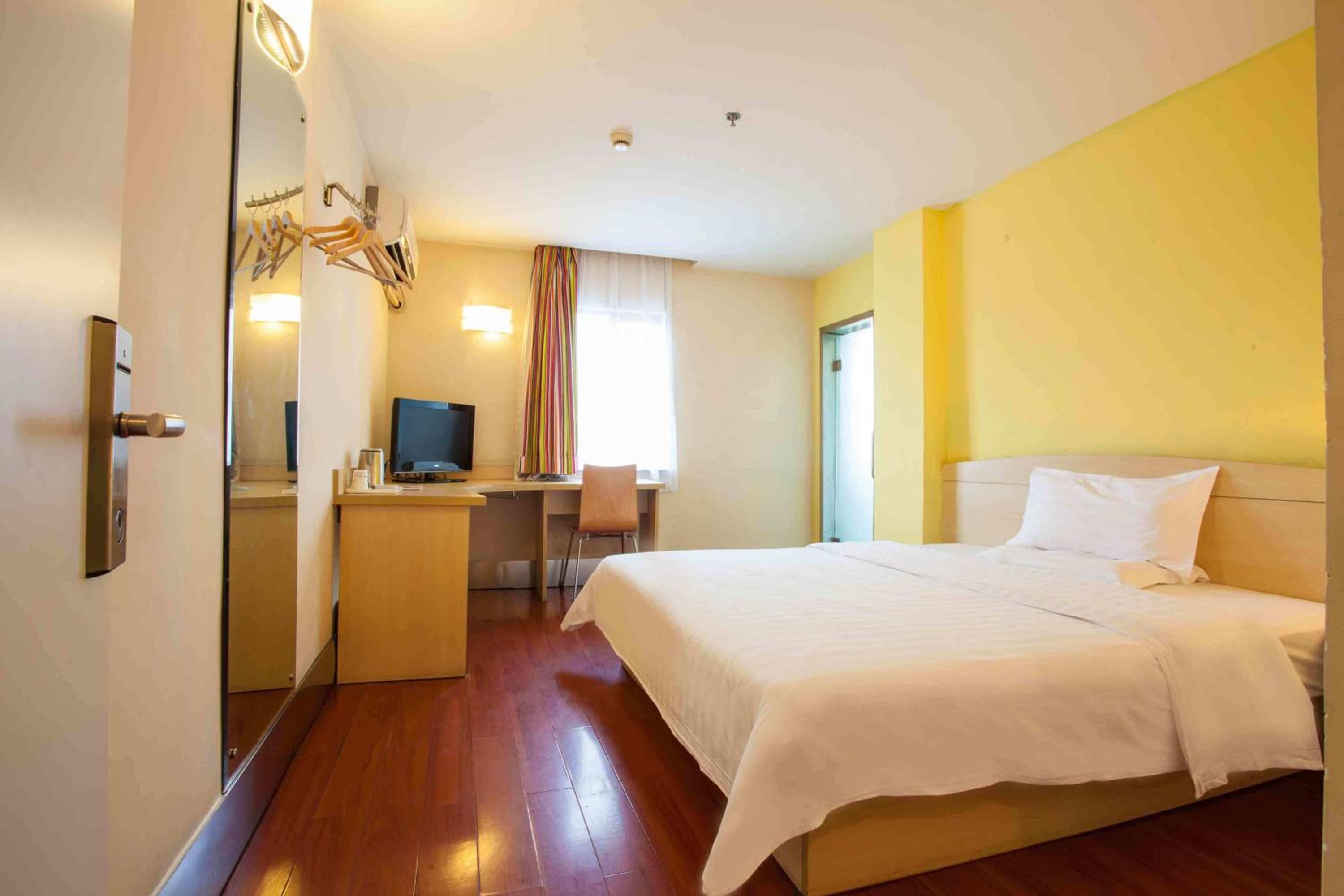 7 Days Inn (Dongguan Houjie Convention and Exhibition Center) 12/42