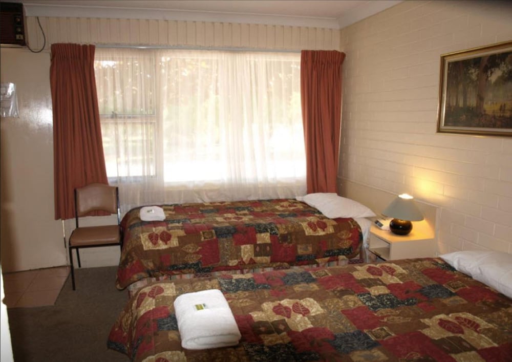 Civic Motor Inn Cowra 33/71