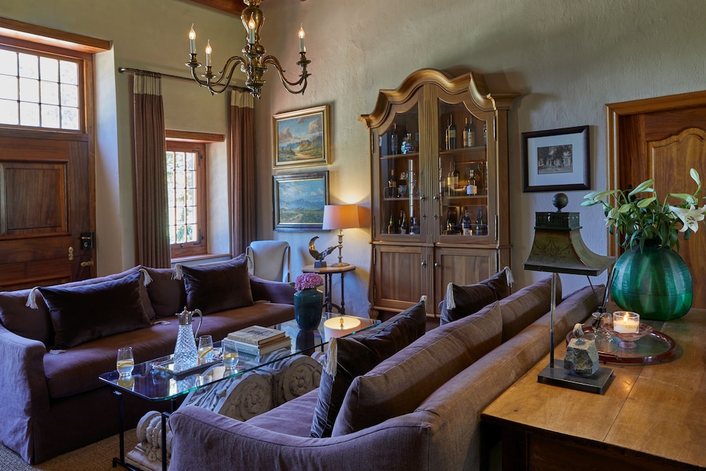 Blaauwklippen Manor House & Jonkershuis by Newmark 26/50