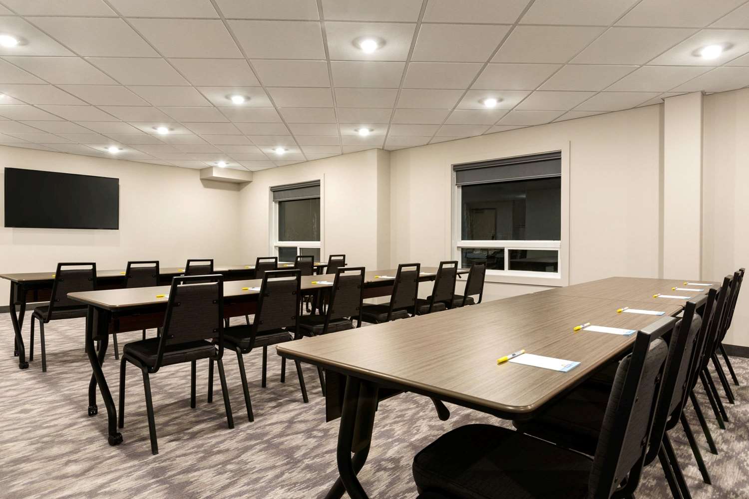 Days Inn by Wyndham Calgary North Balzac 9/15