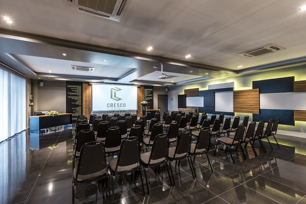 Cresco Hotel Buriram 90/100