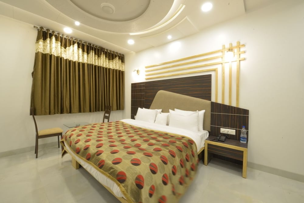 Hotel J P International 14/39